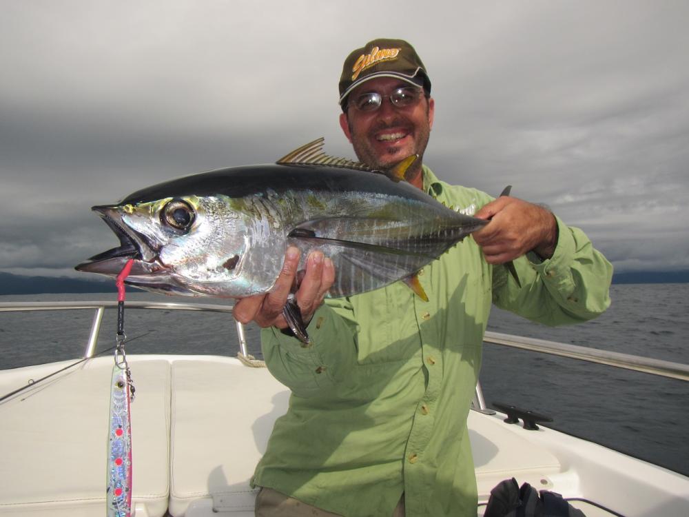 Colombia BD Miguel con yellowfinn 1.jpg